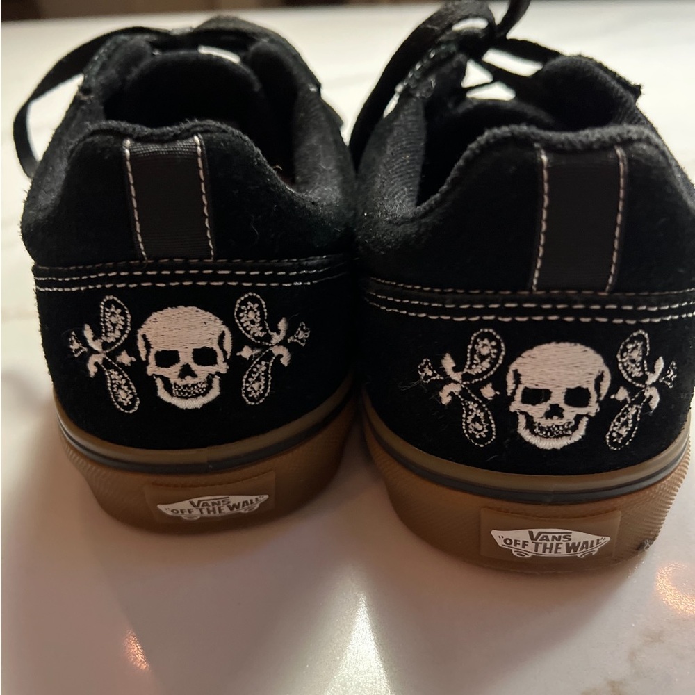 Vans Seldan Skate Black Embroidered Skull Low Sneakers - Picture 9 of 10
